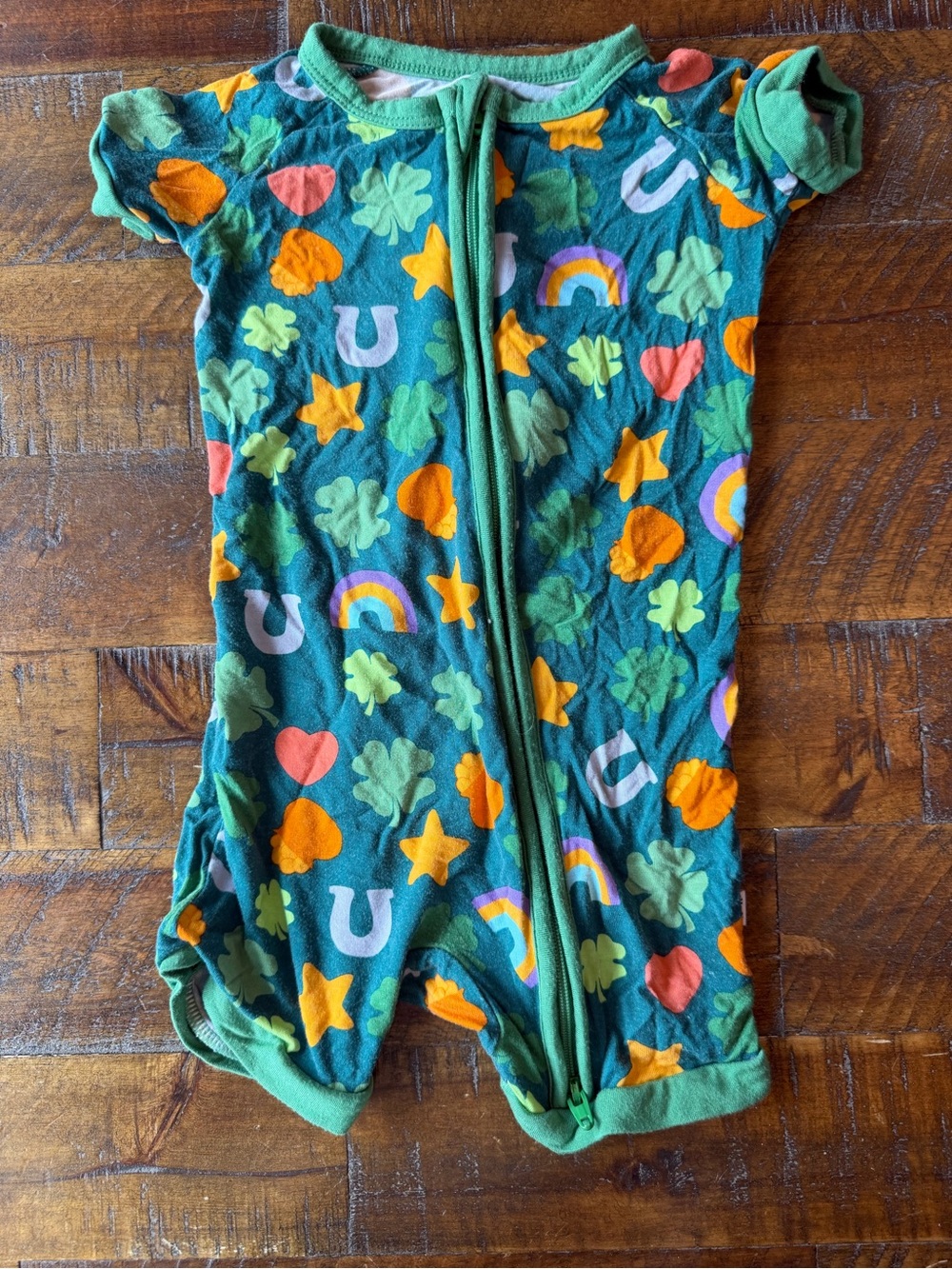 Little Sleepies Green Short-Sleeve Zipper Pajama Romper with Shamrocks 6-12m